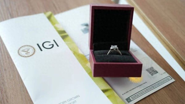 配资网站炒股 99克拉进口钻石只要22元？部分电商平台假钻石泛滥现象调查